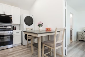 Dining - Cozy 1-bedroom house in charming La Puente with AC (La Puente)