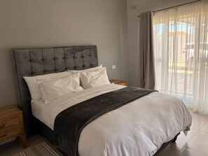 House - One Bedroom Modern Apartment in Fomona - 2386 (Bulawayo)