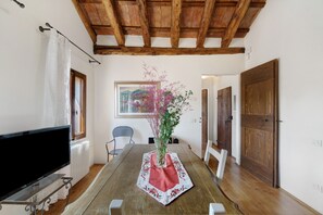 Dining - 'Grimilda' Apartment with Shared Pool, Wi-Fi and Air Conditioning (Piombino Dese)