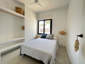 3 chambres, fer et planche à repasser, Wi-Fi, draps fournis