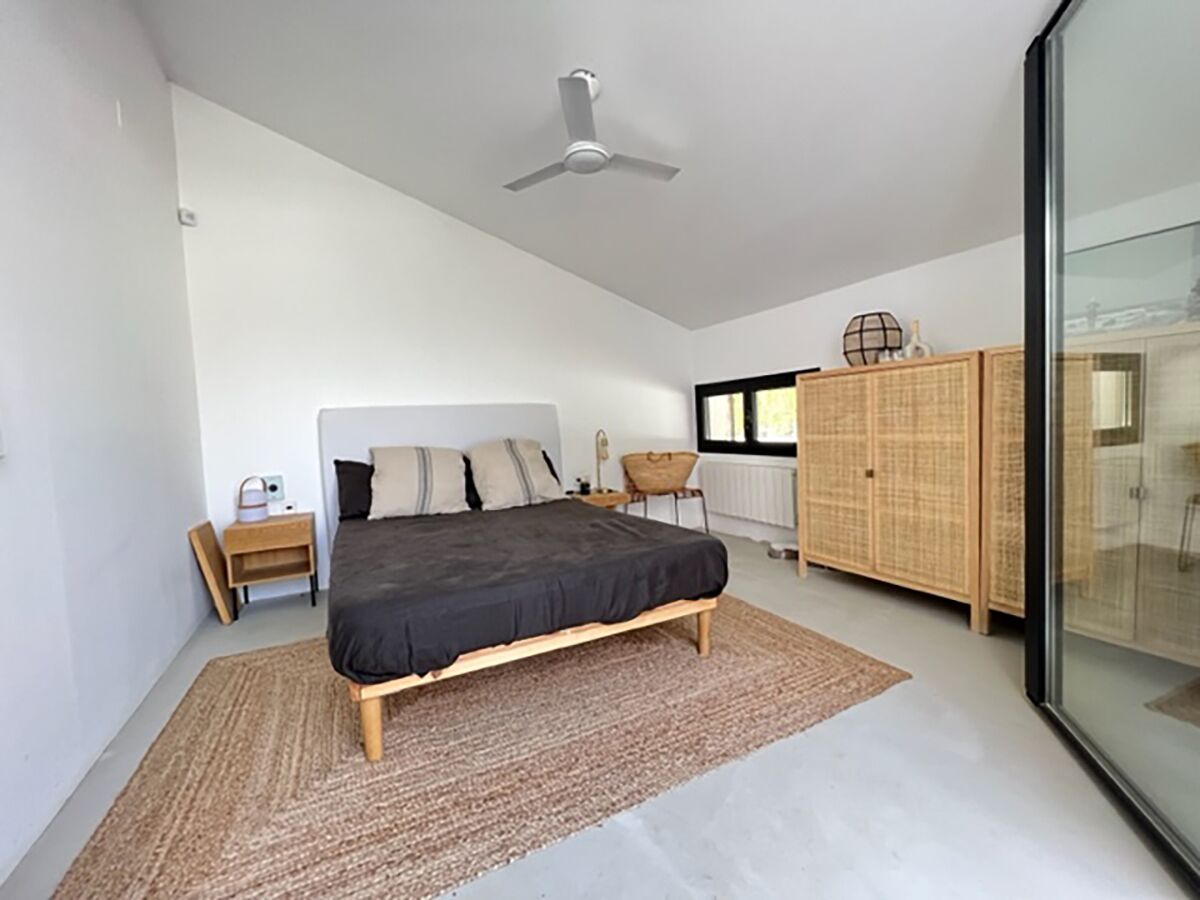 3 slaapkamers, een strijkplank/strijkijzer, wifi, beddengoed