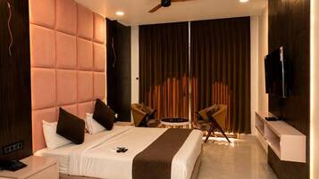 Deluxe Room | Desk, laptop workspace, free WiFi, bed sheets