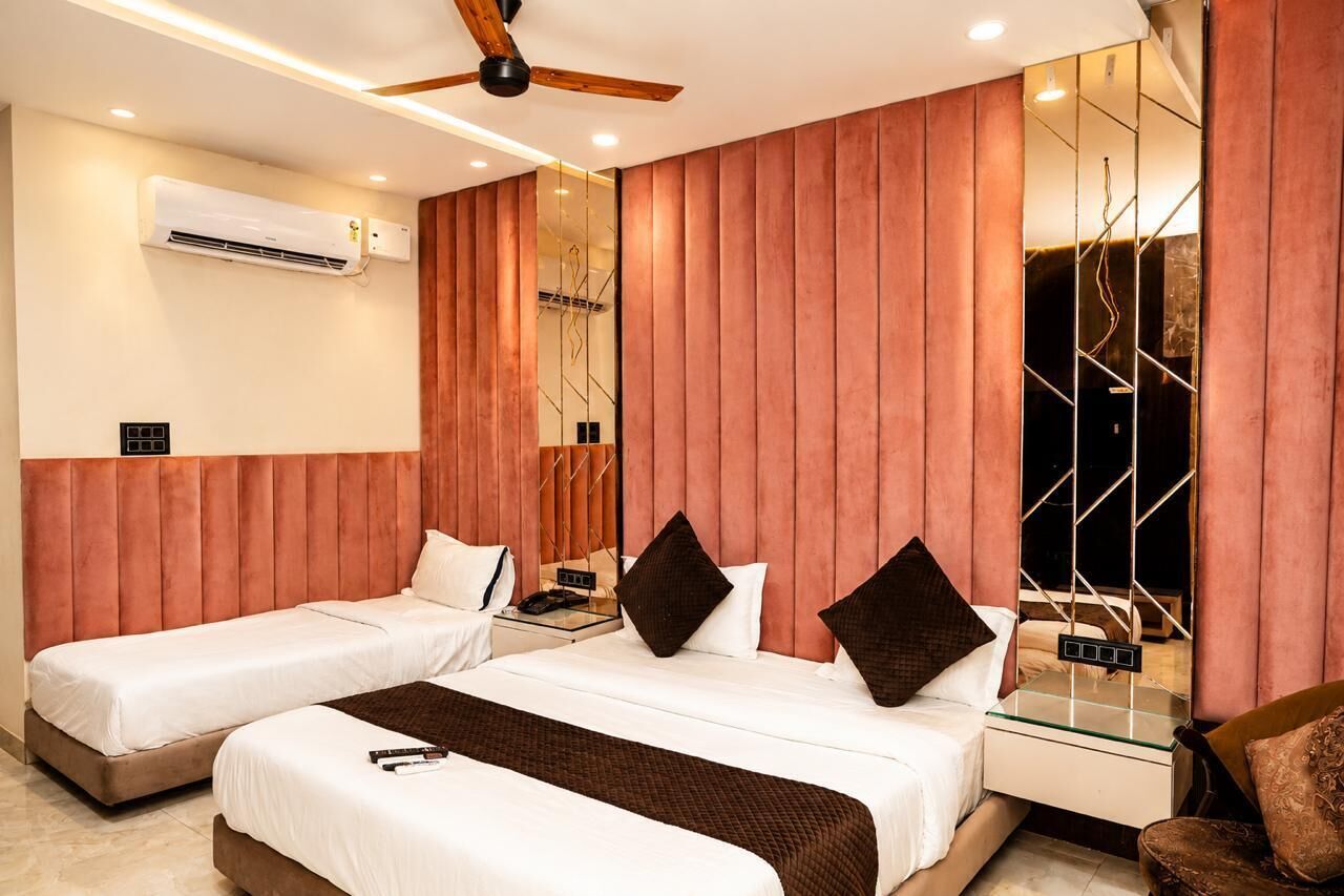 Comfort Triple Room | Desk, laptop workspace, free WiFi, bed sheets