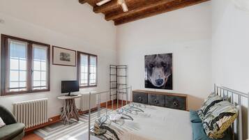 1 habitación, wifi y ropa de cama