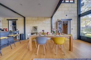 Dining - Villa Cacahuète - Three Bedroom House, Sleeps 6 (Izon)