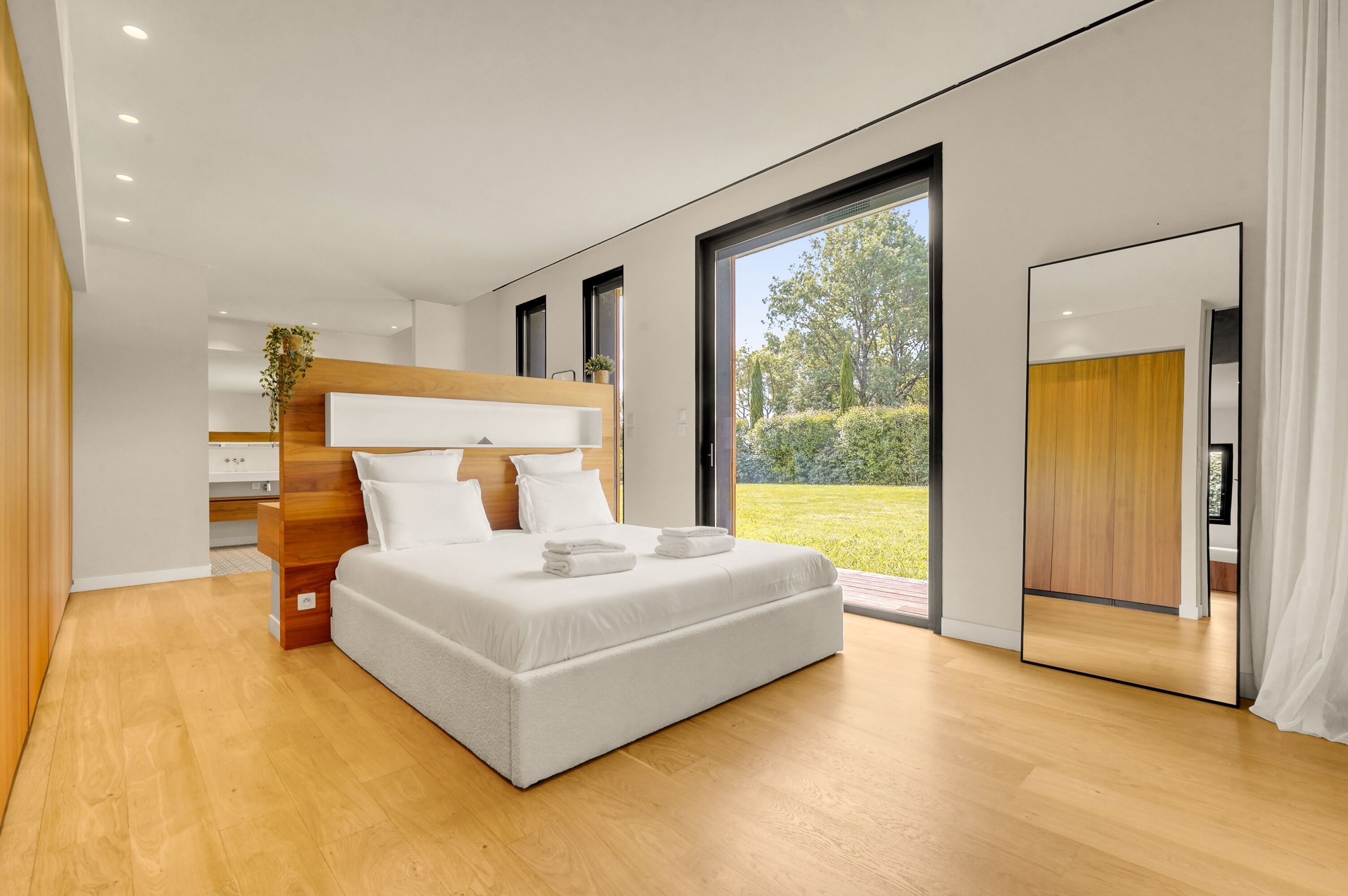 5 chambres, fer et planche à repasser, Wi-Fi gratuit, draps fournis