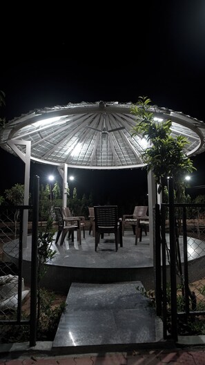 Outdoor dining - ECO FEEL RESORT (Bhankrota)