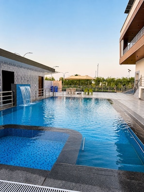 Piscine extérieure (ouverte en saison)