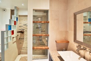 Hair dryer, towels - L'Airial - Two Bedroom House, Sleeps 6 (Les Sables d'Olonne)