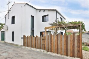 Exterior - L'Airial - Two Bedroom House, Sleeps 6 (Les Sables d'Olonne)