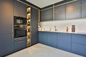 Fridge, microwave, oven, dishwasher - Villa l'Élégante - Four Bedroom House, Sleeps 8 (Les Sables d'Olonne)