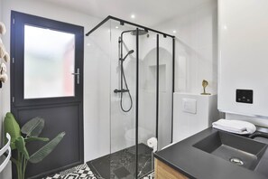 Towels - L'Océanide - One Bedroom Apartment, Sleeps 2 (Bretignolles-sur-Mer)