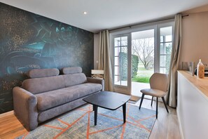 TV - Green Park - Two Bedroom Apartment, Sleeps 6 (Talmont-Saint-Hilaire)
