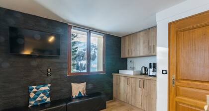 Holiday Home 'Chalet Antonin La Plagne 1800' with Mountain View, Private Garden and Wi-Fi