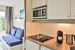 Interior - Santoline 003 - One Bedroom Apartment, Sleeps 4 (Talmont-Saint-Hilaire)