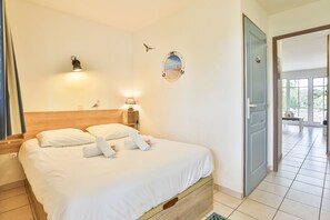 Free WiFi, bed sheets - Santoline 003 - One Bedroom Apartment, Sleeps 4 (Talmont-Saint-Hilaire)