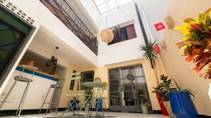 Outdoor dining - 3-bedroom riad in tranquil Marrakech with AC for relaxing stays (marrakech)