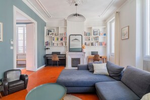 TV, DVD player - Terra Vauban - Bel appt 150 m² dans le 6ème (Marseille)