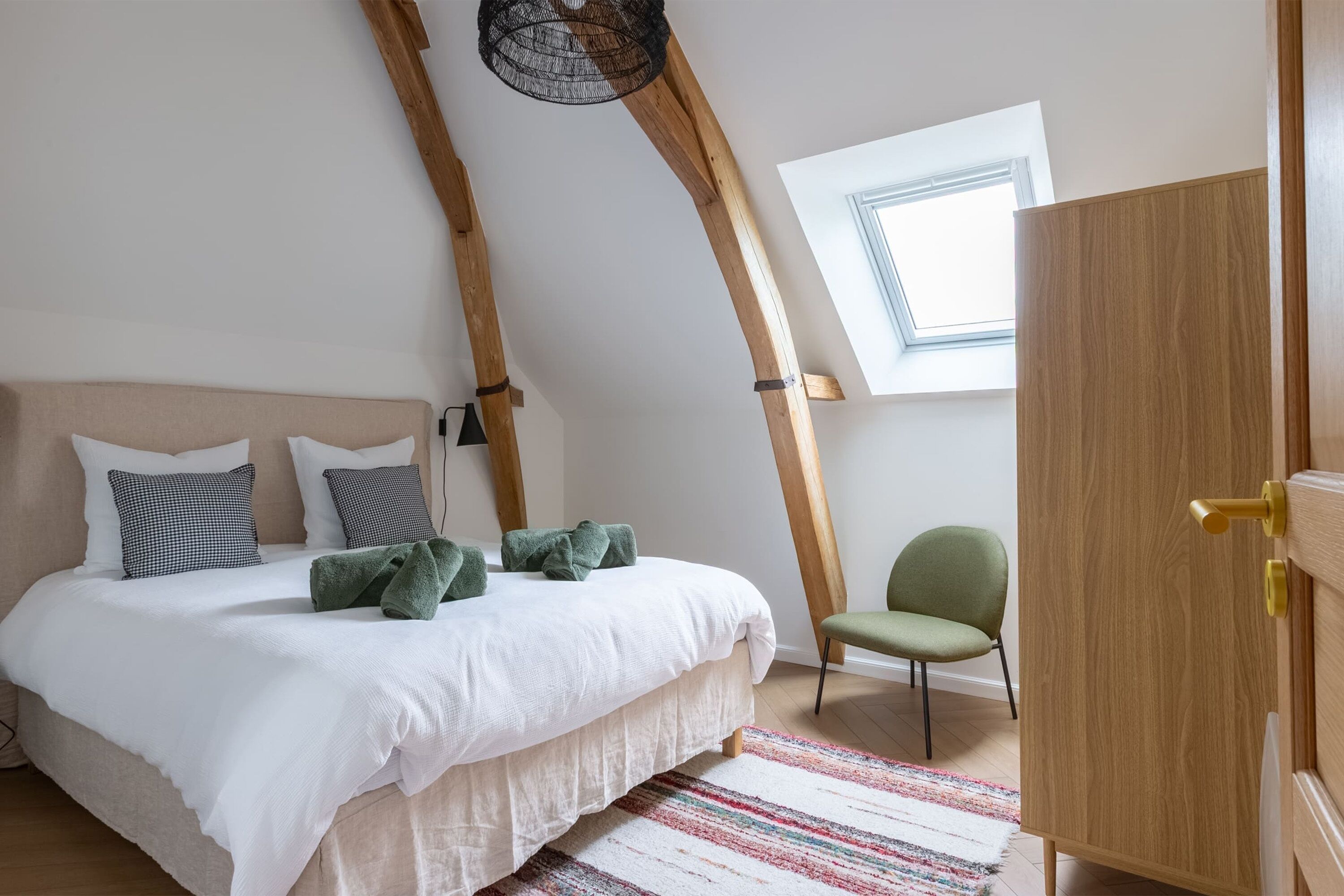 Iron/ironing board, free WiFi, bed sheets