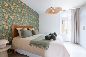 Iron/ironing board, free WiFi, bed sheets