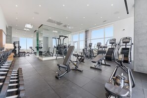 Fitness facility - Luxe Urban Escape in Phoenix | Full kitchen | Workspace & Resort Amenities (Maricopa County)