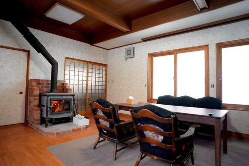 Walking distance to Oirase Keiryu stream! Relaxing House with Wood Stove|Towada City, Aomori Prefecture