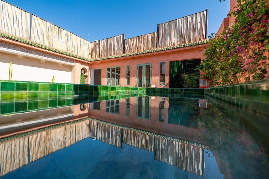 Seasonal outdoor pool, sun loungers