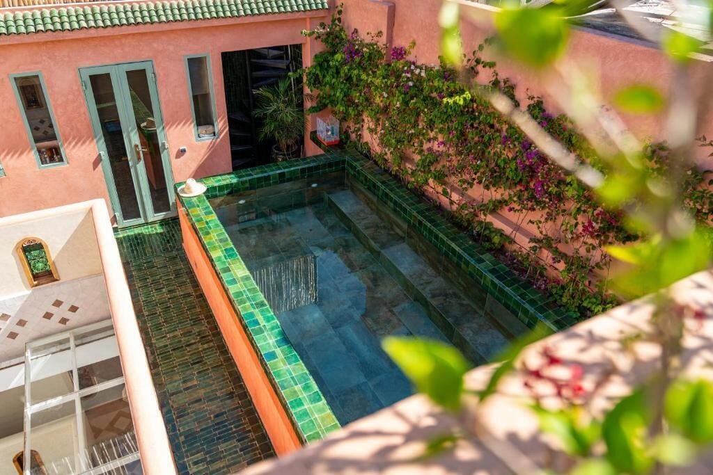 Seasonal outdoor pool, pool loungers