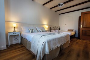 4 bedrooms, iron/ironing board, WiFi, bed sheets - CA BASTIAN GUEST HOUSE, RELAXATION IN THE HEART OF FRIULI (Moruzzo)