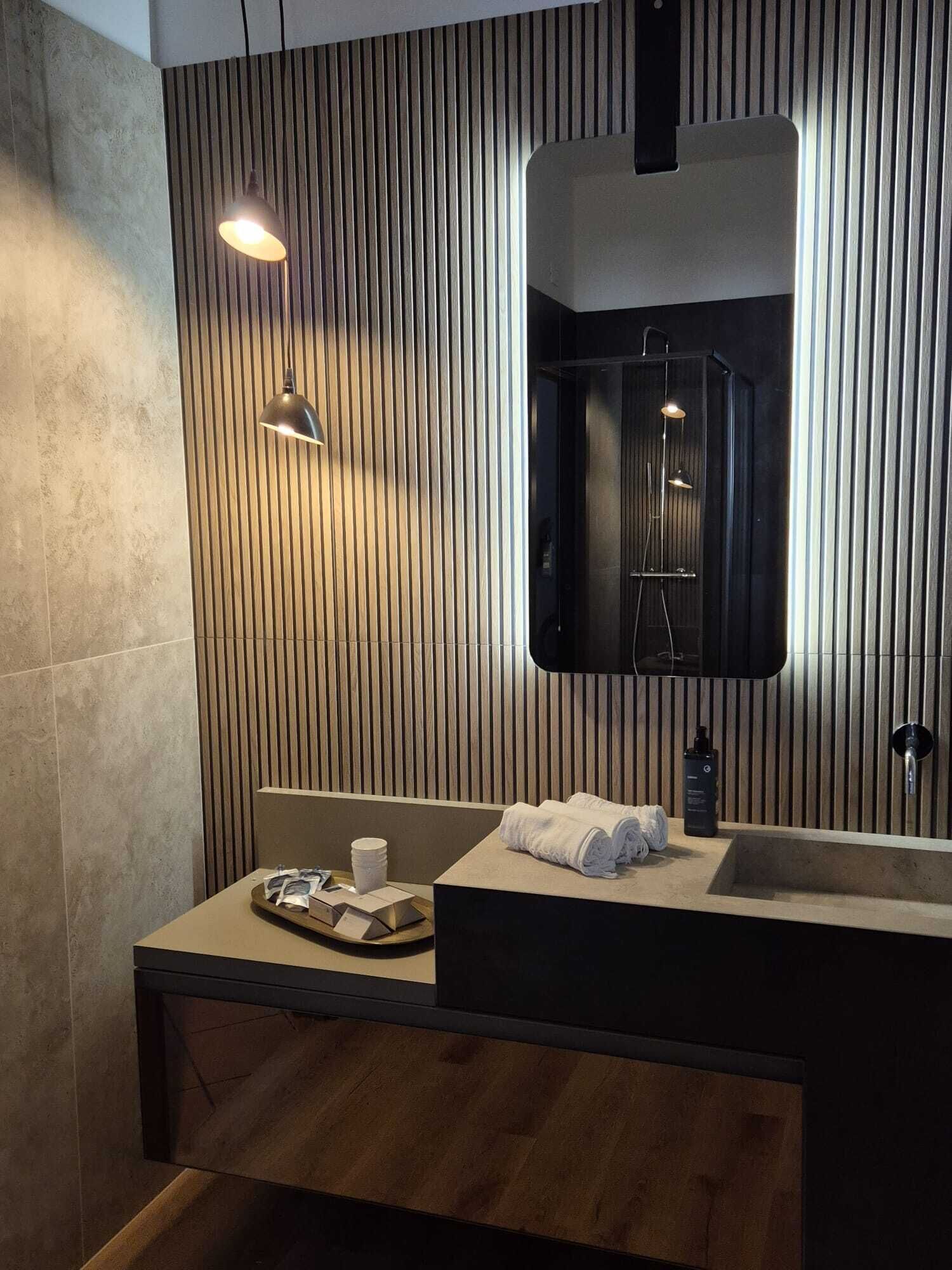 Doccia, asciugacapelli, bidet, asciugamani