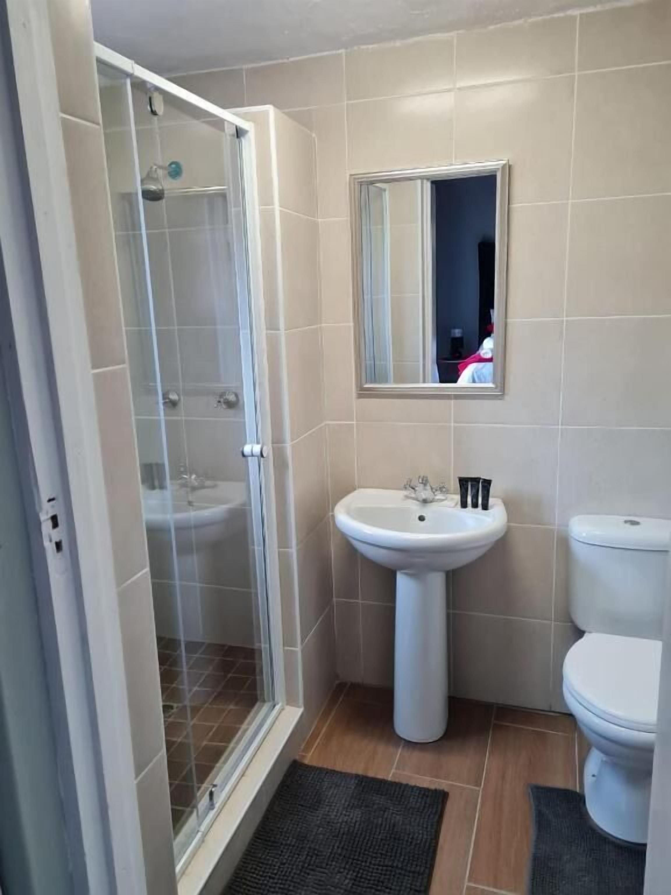Deluxe Double or Twin Room | Bathroom
