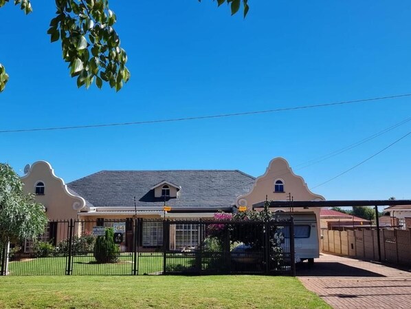 Exterior - Danrit Guesthouse (Roodepoort)
