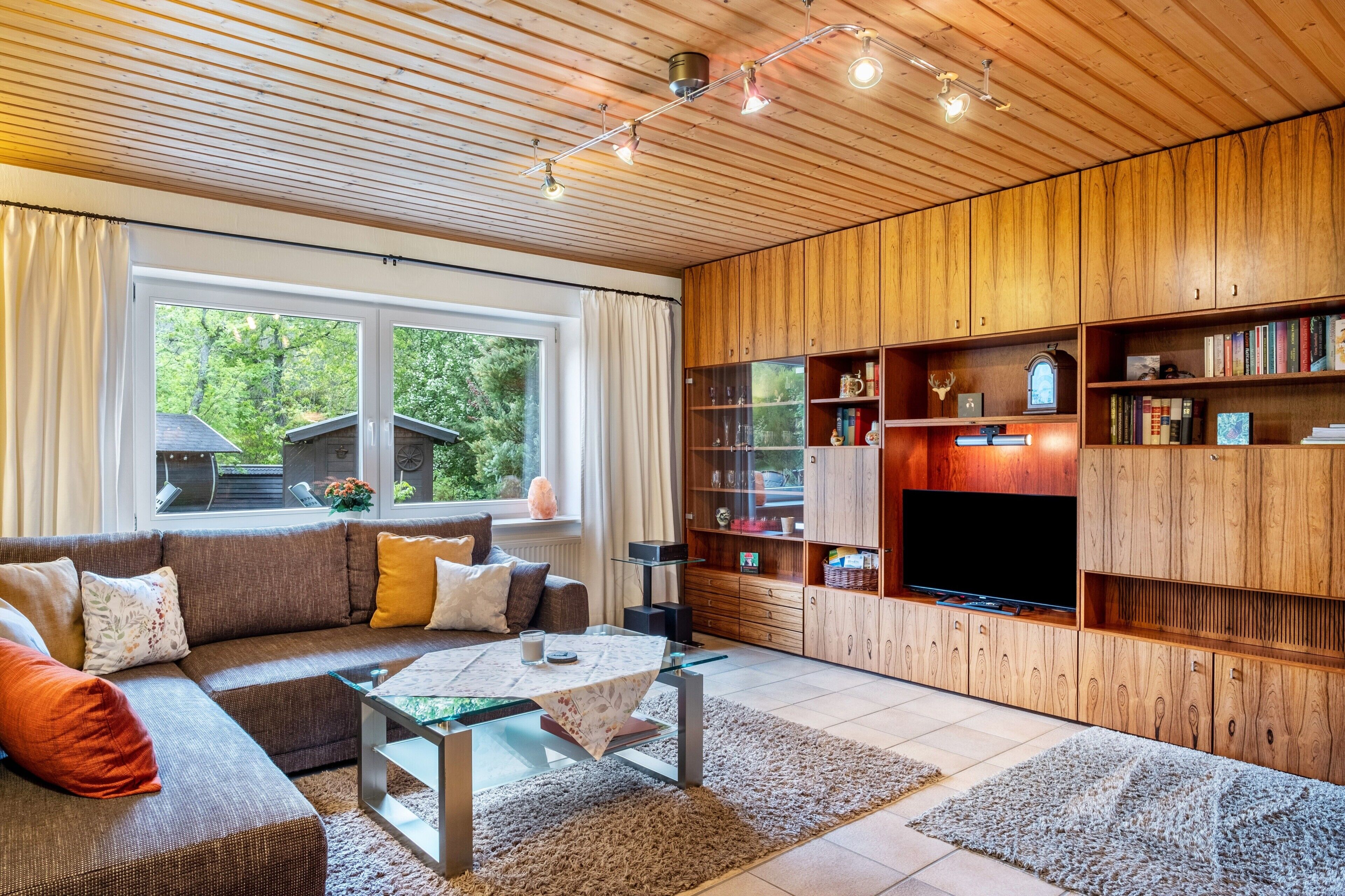 Fernseher, Kamin, DVD-Player, Stereoanlage
