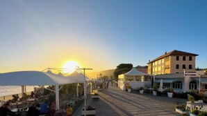 A coastal hotel with outdoor seating, a covered patio, and a view of the sea. - [Penthouse panoramic view] Sea 3 min • A/C • WiFi (Albisola Superiore)