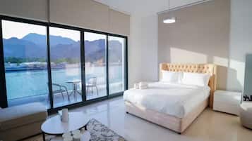 4 bedrooms, iron/ironing board, WiFi
