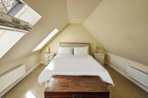 Desk, iron/ironing board, WiFi, bed sheets - Host & Stay | The Tiled Cottage (Bonnington)
