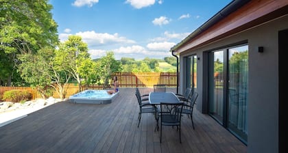 Luxury Chalet ✦ Jacuzzi & Sauna ✦ Mountain View ✦ Šumava