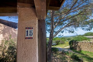 Exterior detail - Charming 51m2 apartment, located on the ground floor of a modern residential complex, capable of hosting up to 4 people.Located just 6 minutes by car from Palau, one of the pearls in Northern Sardinia, the property is located in a context that combines n (Pulcheddu)