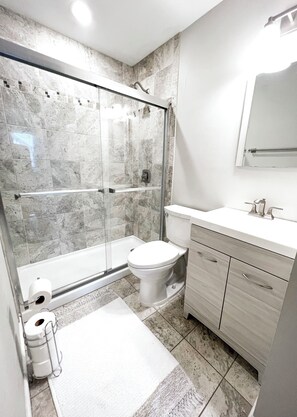 Bruser, håndklæder, Toiletpapir