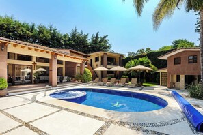 Pool - Casa Avándaro with Pool, Garden & Jacuzzi (Valle de Bravo)
