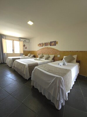 Standard Quadruple Room, Balcony, Beach View - Hotel Brisa dos Abrolhos (Alcobaça)
