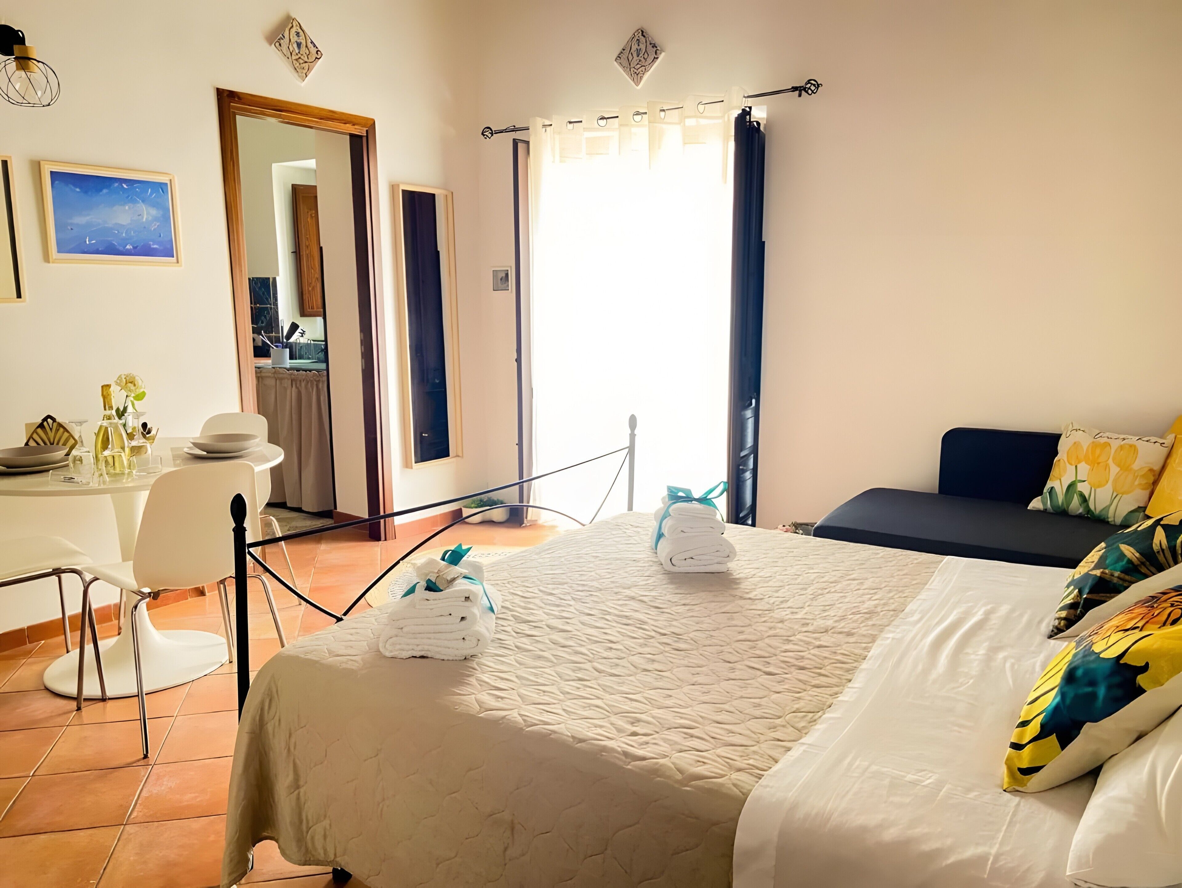 Iron/ironing board, WiFi, bed sheets