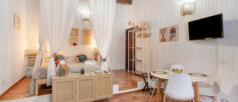 Iron/ironing board, WiFi, bed sheets
