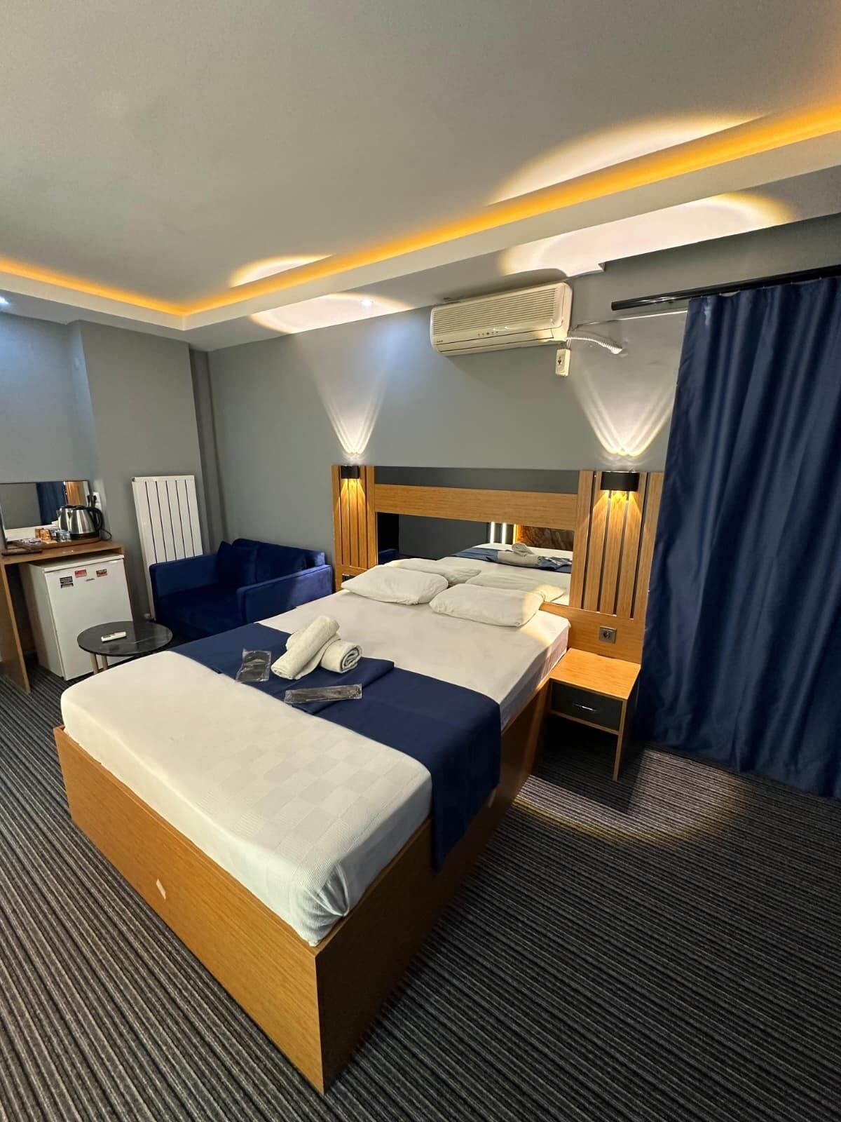 Suite Deluks, balkon, pemandangan laut | Meja kerja, ruang kerja ramah laptop, dan Wi-Fi gratis