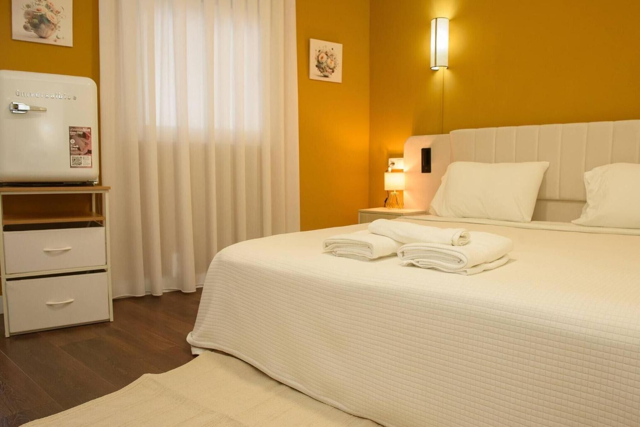 Iron/ironing board, WiFi, bed sheets