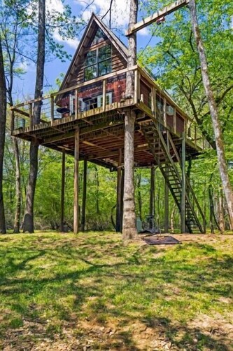 Treehouse Getaway on Shoal Creek.