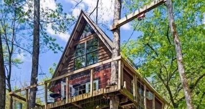 Treehouse Getaway on Shoal Creek.