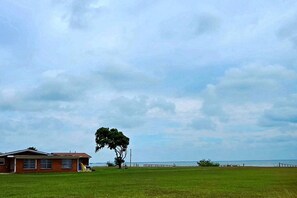 Exterior - Waterfront, Lighted Pier and Family Games! (Port Lavaca)