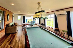 Games room - Waterfront, Lighted Pier and Family Games! (Port Lavaca)