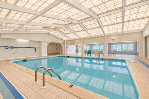 Pool - Oceanfront Beach Condo, Pool, Gym, Fishing Surfing (Virginia Beach)